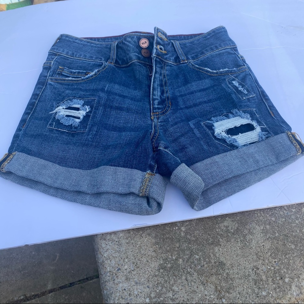 Kiki LaRue Distressed Blue Jean short Sz 3/4